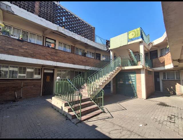 1 BEDROOM FLAT FOR SALE IN VEREENIGING CENTRAL
